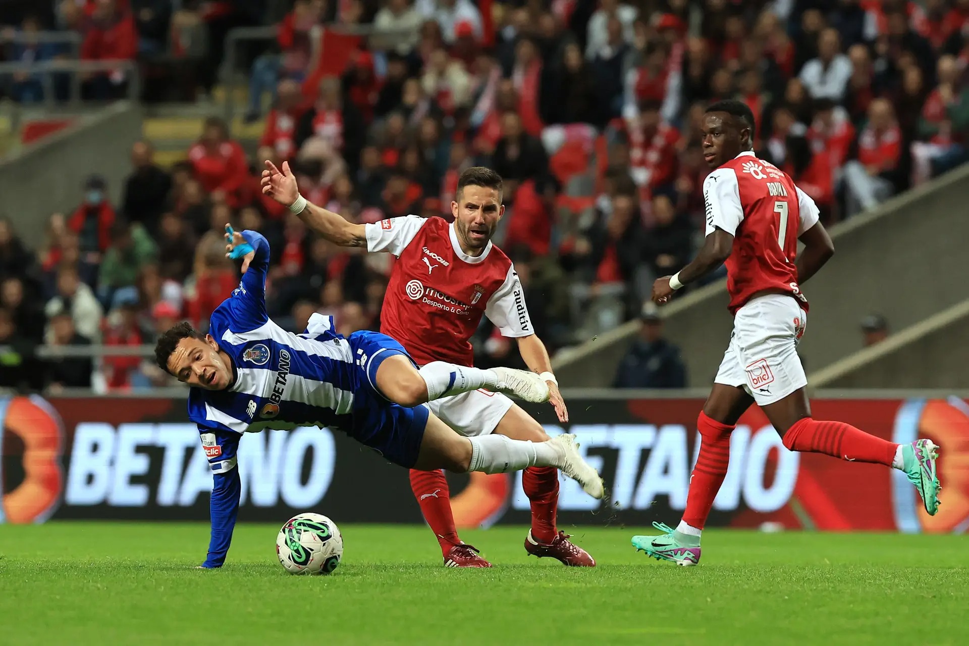 Nhận định soi kèo AVS vs Porto lúc 03h15 ngày 29/10/2024 nhan-dinh-soi-keo-avs-vs-porto-luc-03h15-ngay-29-10-2024-1