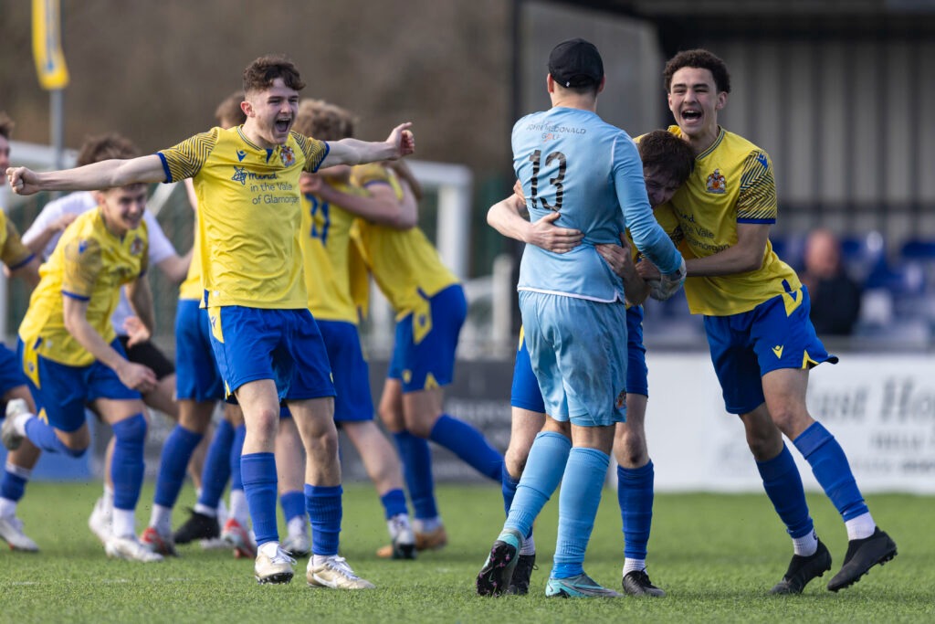 nhan-dinh-soi-keo-briton-ferry-vs-barry-town-luc-19h30-ngay-31-12-2024-1