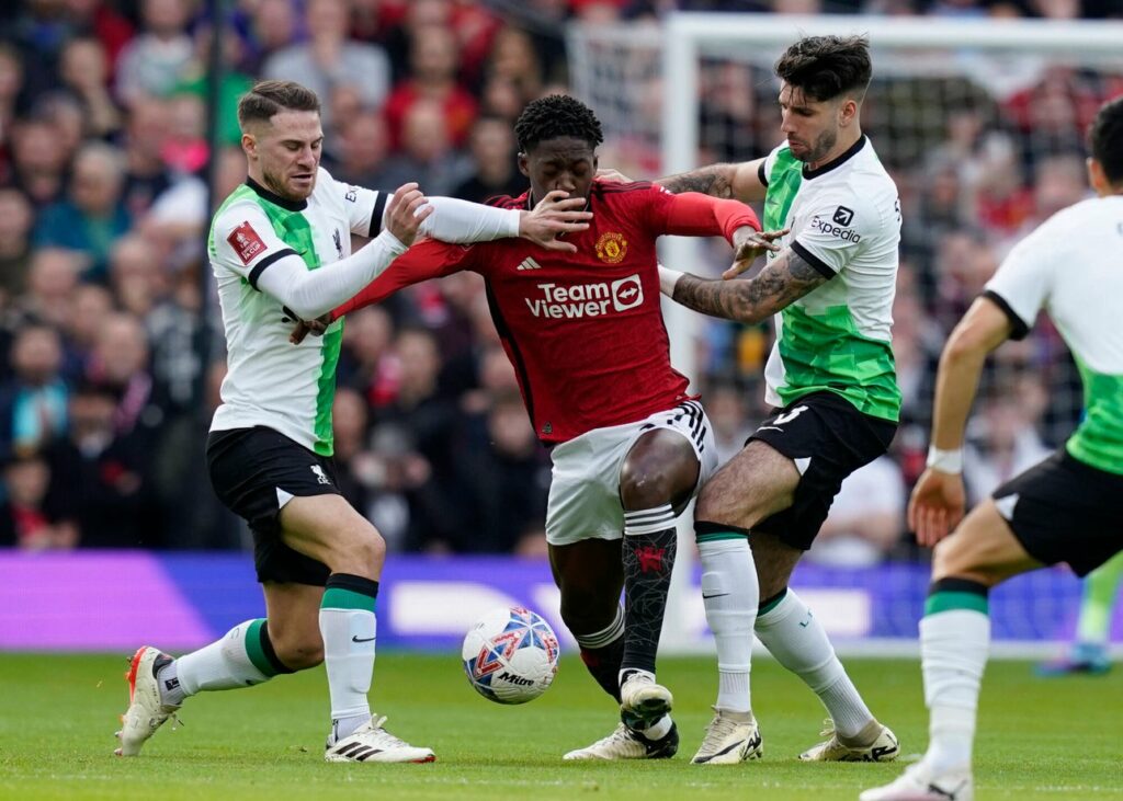 Nhận định soi kèo Liverpool vs Manchester United vào 23h30 ngày 5/1/2025 nhan-dinh-soi-keo-liverpool-vs-manchester-united-vao-23h30-ngay-5-1-2025-1