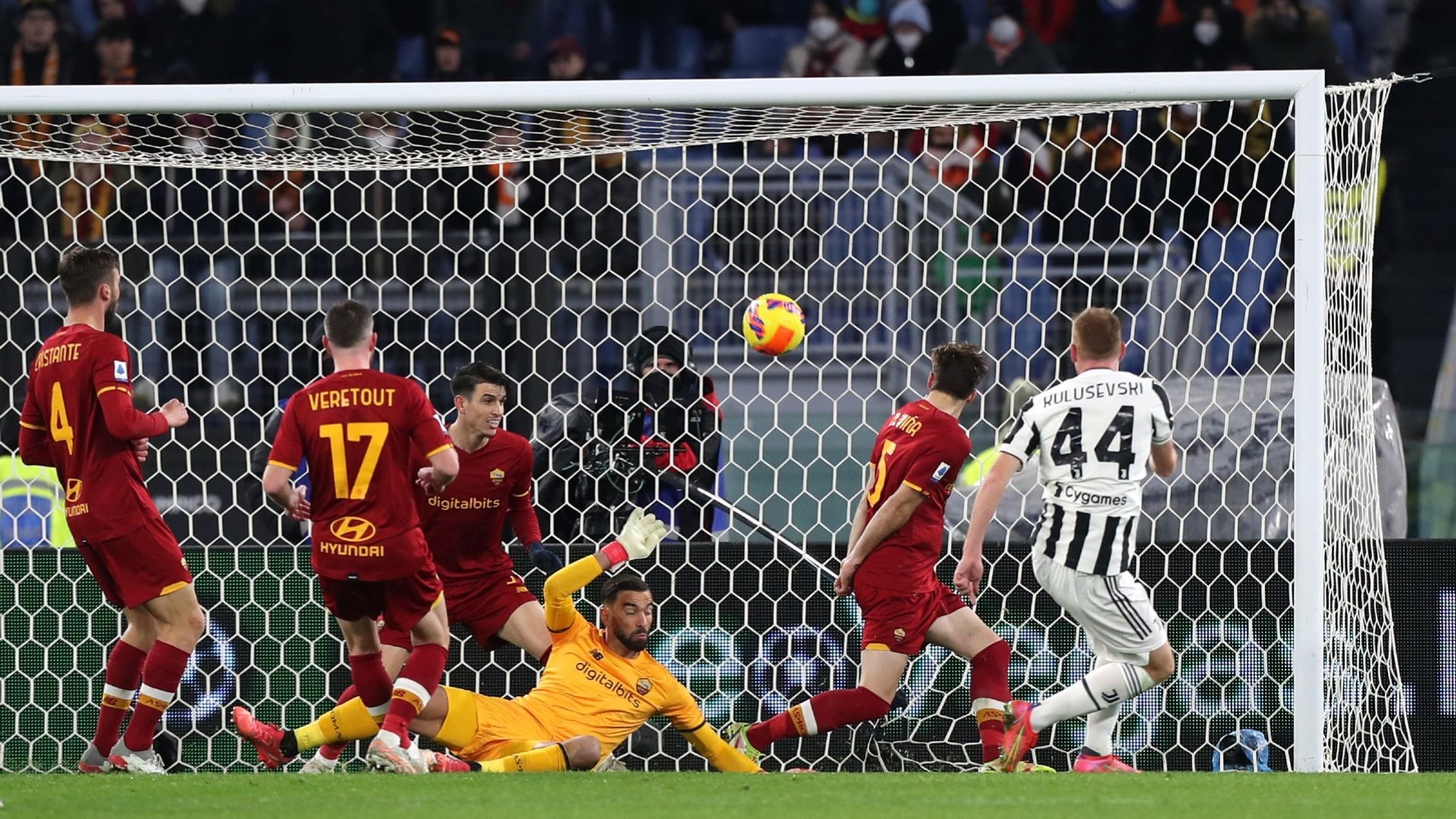 nhan-dinh-soi-keo-roma-vs-como-luc-00h00-ngay-3-3-2025-1