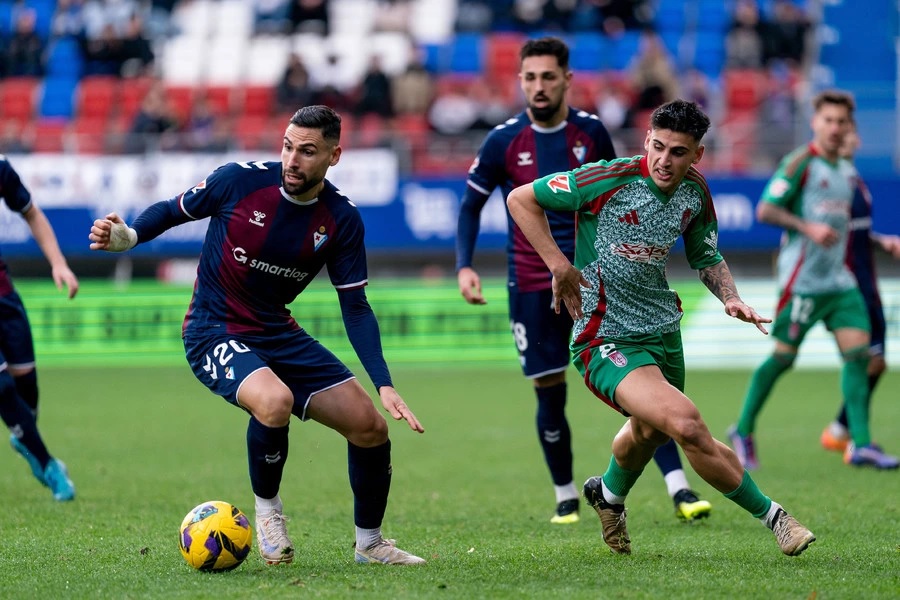 nhan-dinh-soi-keo-eibar-vs-granada-luc-0h30-ngay-23-8-2025