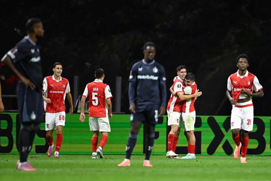 nhan-dinh-soi-keo-feyenoord-vs-aston-villa-luc-2h00-ngay-3-10-2025