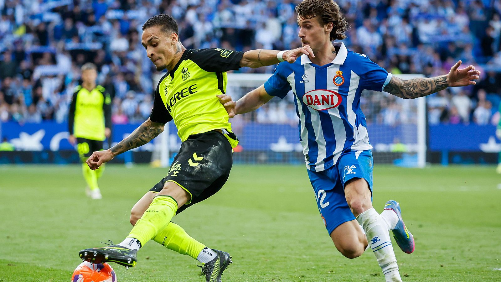 nhan-dinh-soi-keo-espanyol-vs-betis-luc-23h30-ngay-5-10-2025