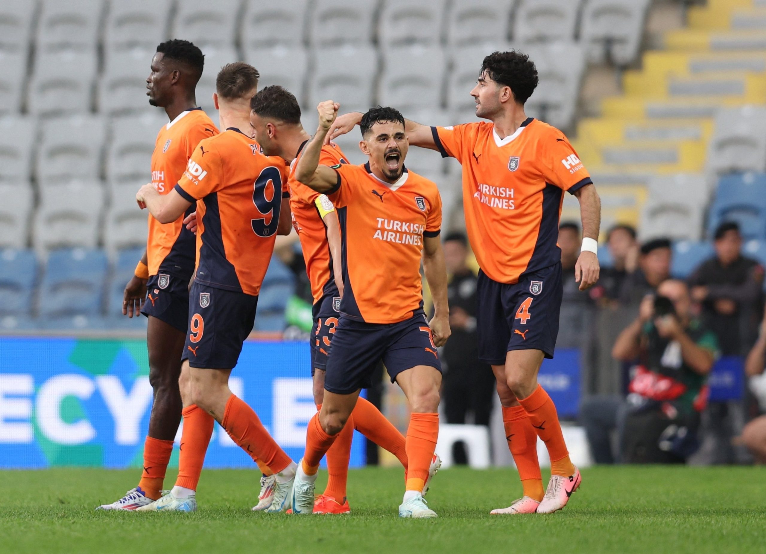Nhận định soi kèo Genclerbirligi vs Basaksehir lúc 00h00 ngày 8/11/2025 nhan-dinh-soi-keo-genclerbirligi-vs-basaksehir-luc-00h00-ngay-8-11-2025-1