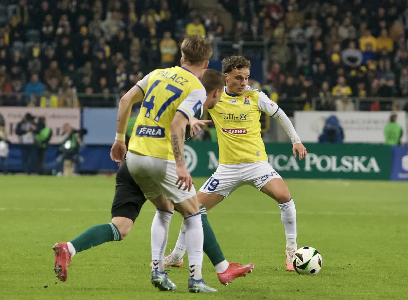 nhan-dinh-soi-keo-motor-vs-legia-warsaw-luc-1h00-ngay-2-12-2025