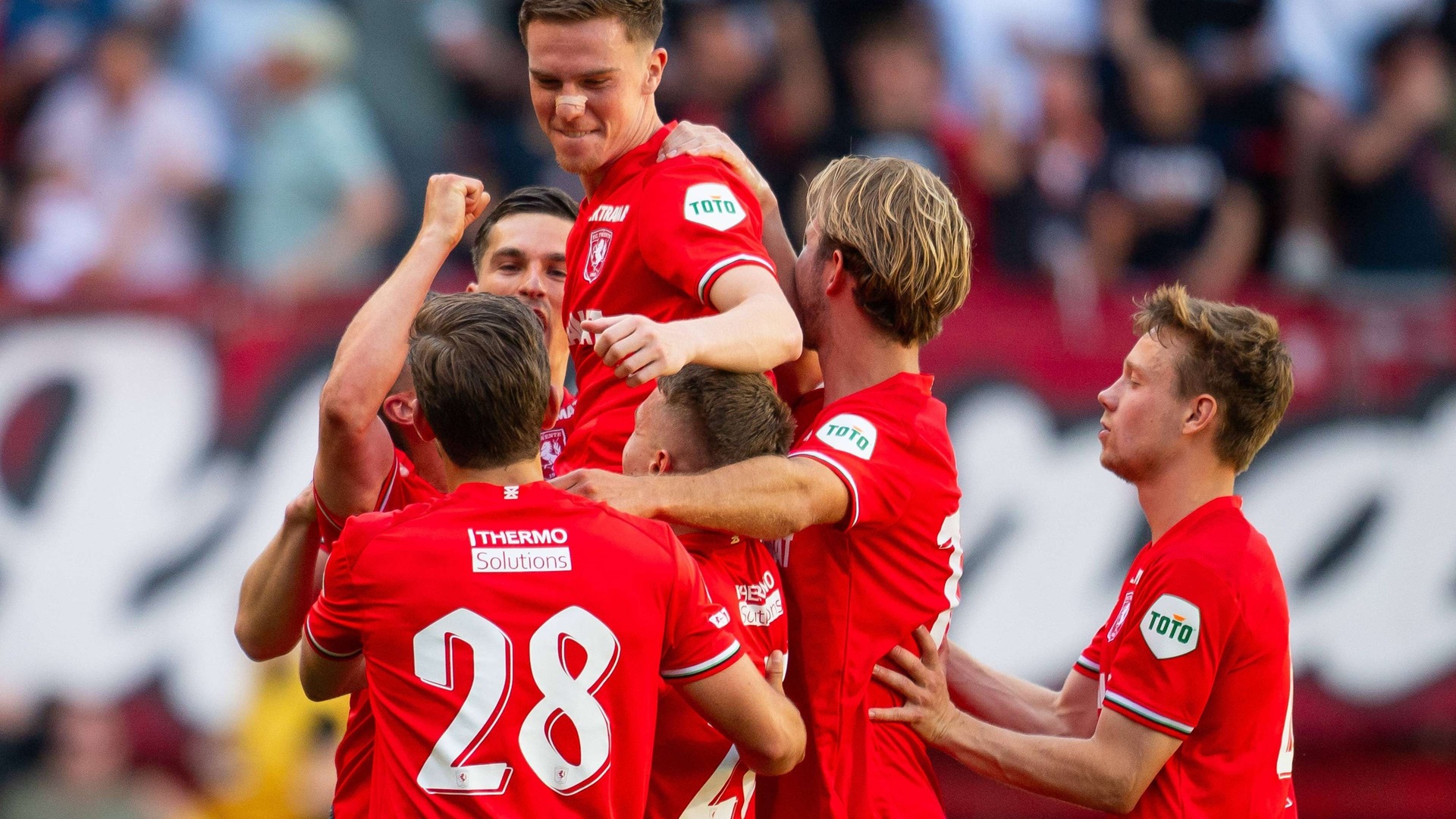 Nhận định soi kèo Twente vs Telstar lúc 02h00 ngày 8/11/2025 nhan-dinh-soi-keo-twente-vs-telstar-luc-02h00-ngay-8-11-2025-1