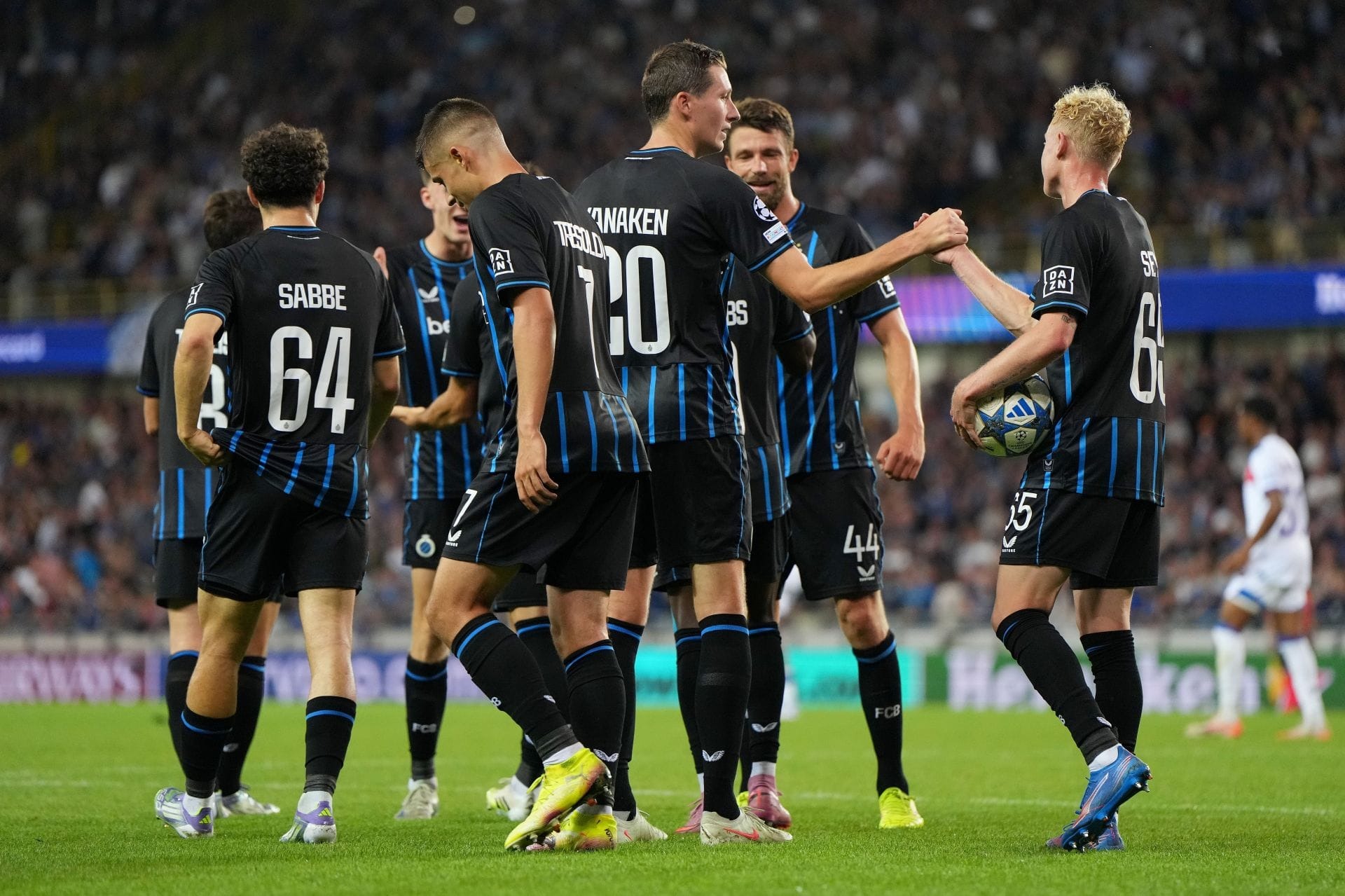 Nhận định soi kèo Club Brugge vs La Louviere lúc 02h45 ngày 17/1/2026 nhan-dinh-soi-keo-club-brugge-vs-la-louviere-luc-02h45-ngay-17-1-2026-1